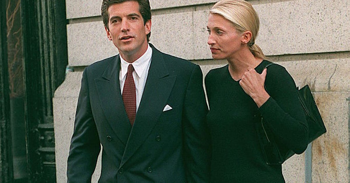 Comment recréer le look beauté emblématique des années 90 de Carolyn Bessette Kennedy